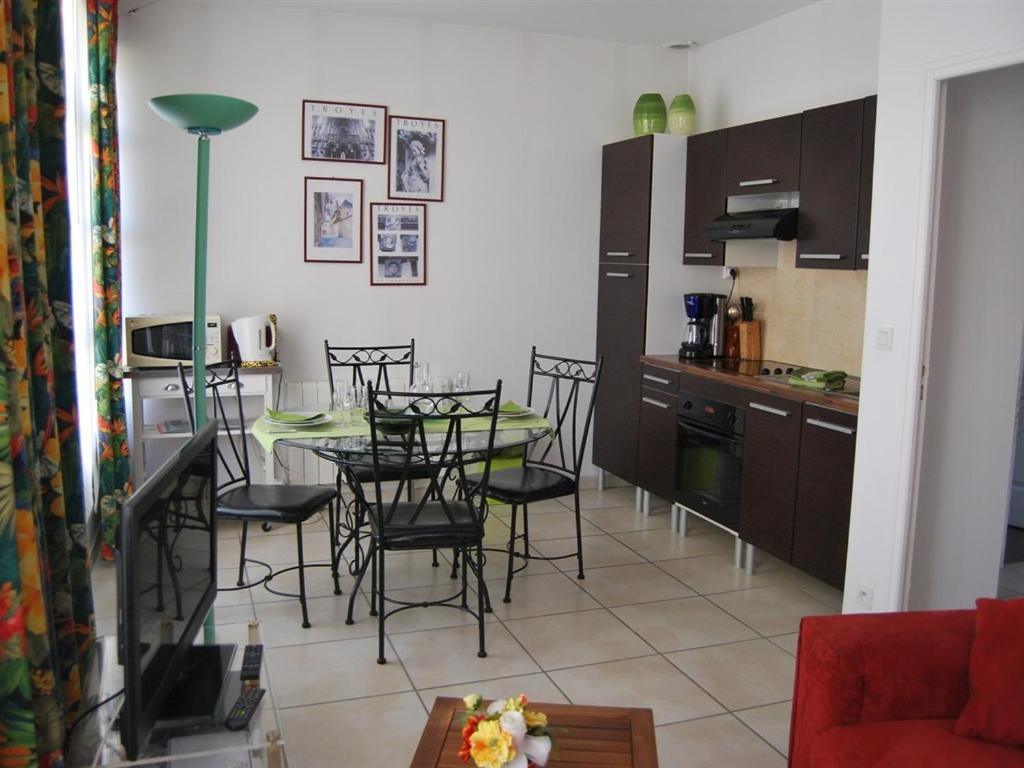 Gite La Tour Boileau ทรัวส์ ภายนอก รูปภาพ